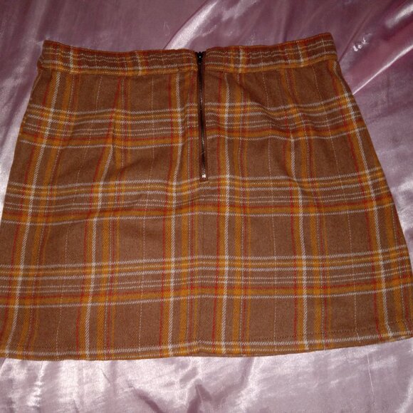 Plaid skirt from Tinseltown - Picture 2 of 2